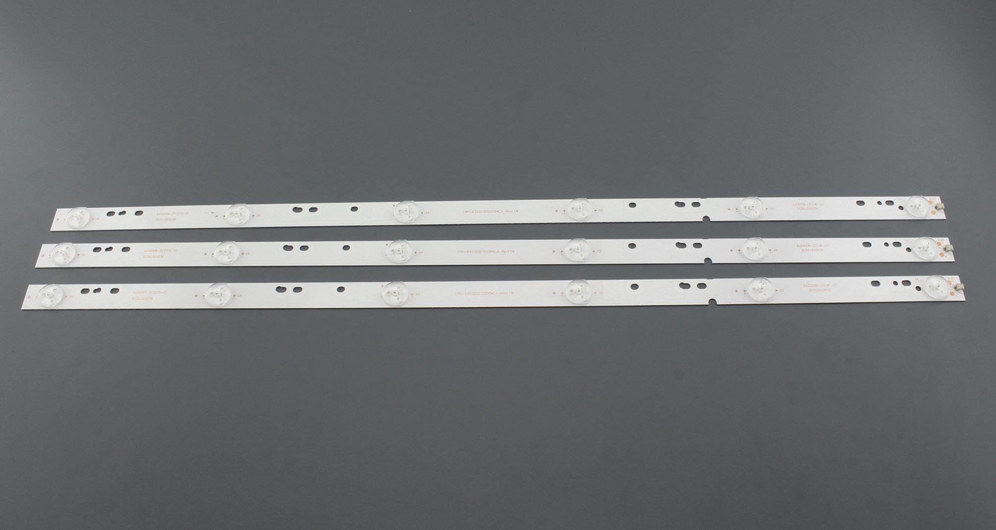 Светодиодная подсветка TV 32" XJ32D06-ZC14F-07 (комплект 3шт)